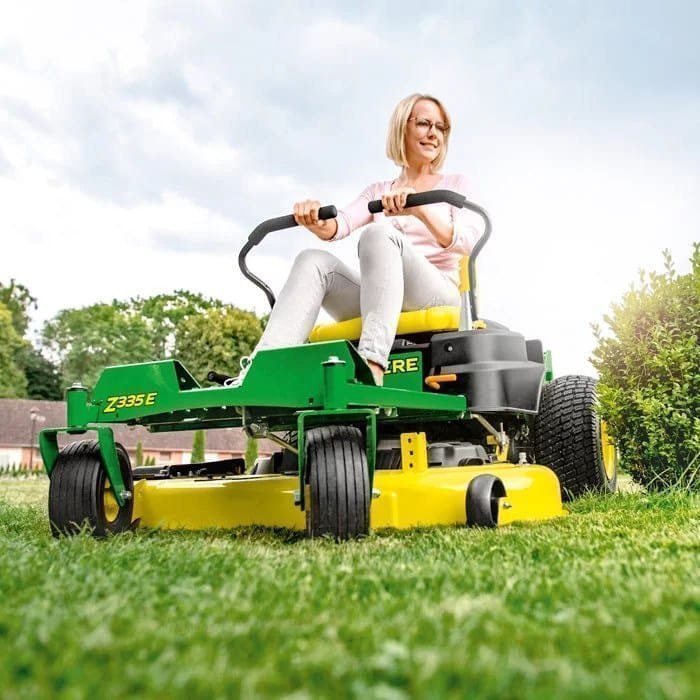 John Deere Z335E 42″ (107cm) Zero-Turn - Image 2